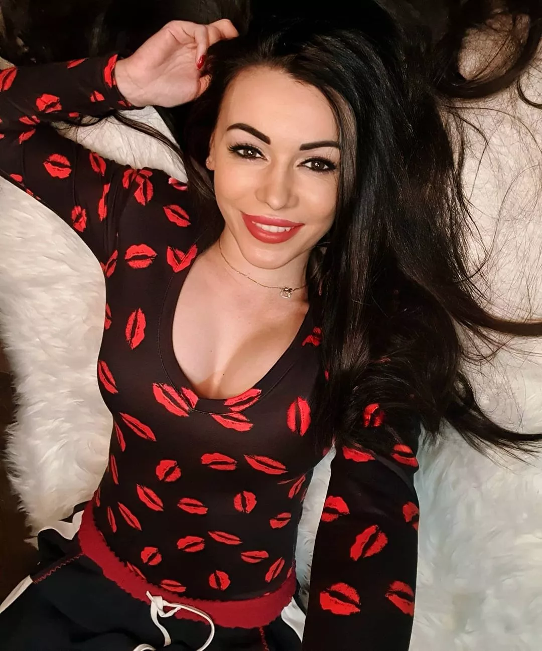 Gwiazda disco polo powaliła na kolana obłędnym biustem! Jej dekolt robi wrażenie! 
